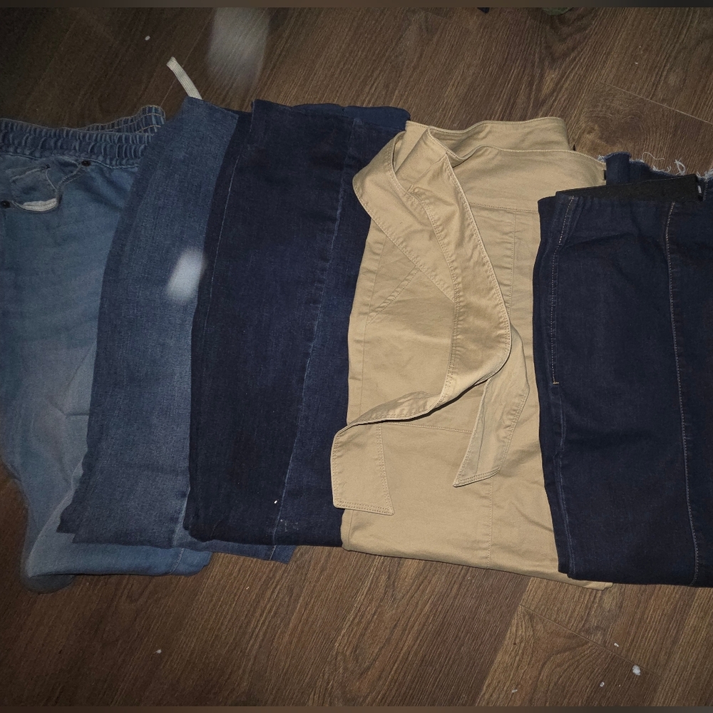 5 PAIR OF INC International Concepts Women's Jeans in Dark Blue and Tan